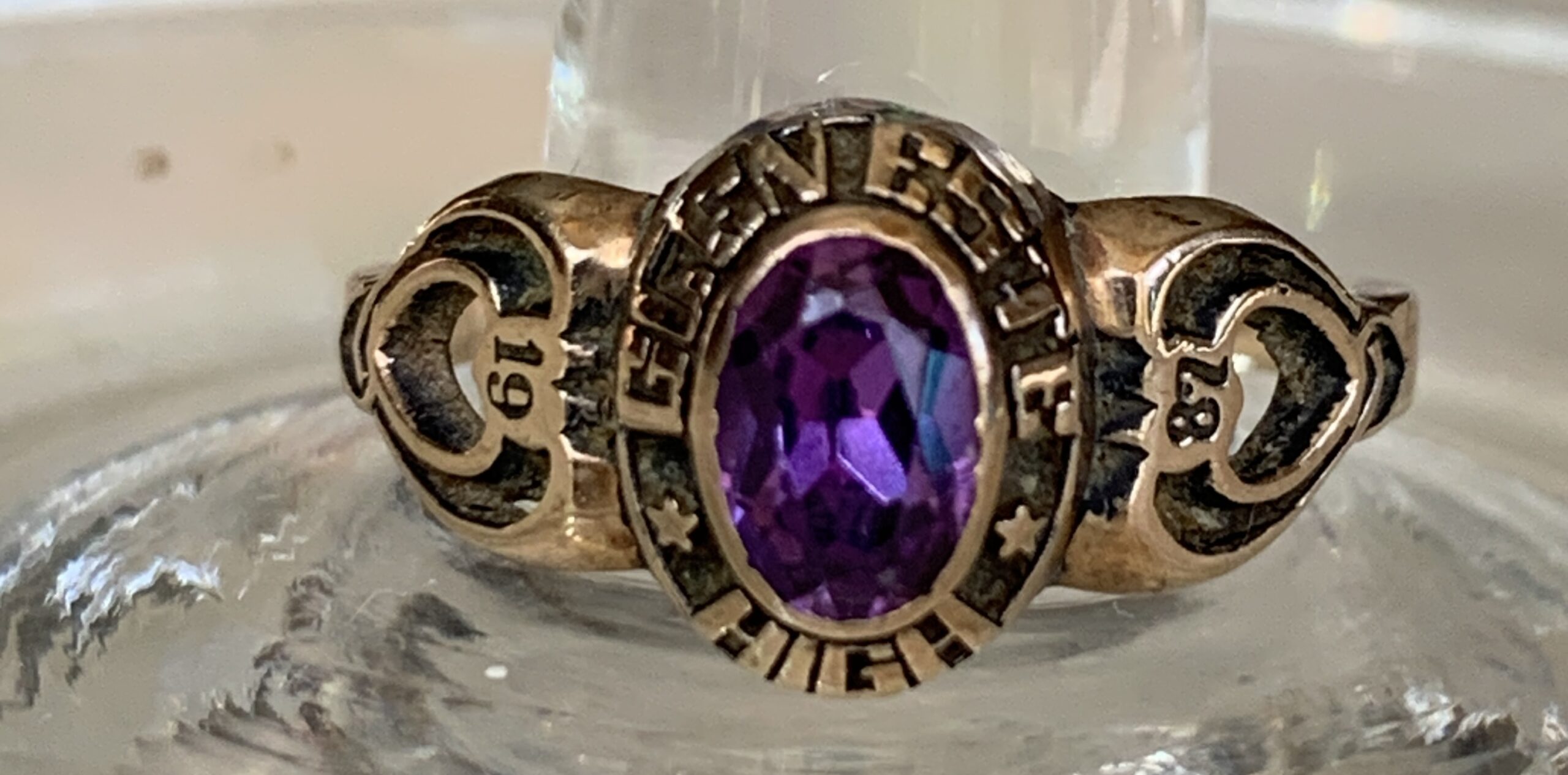 GEHS Class of 1987 Ring, on glass ring stand